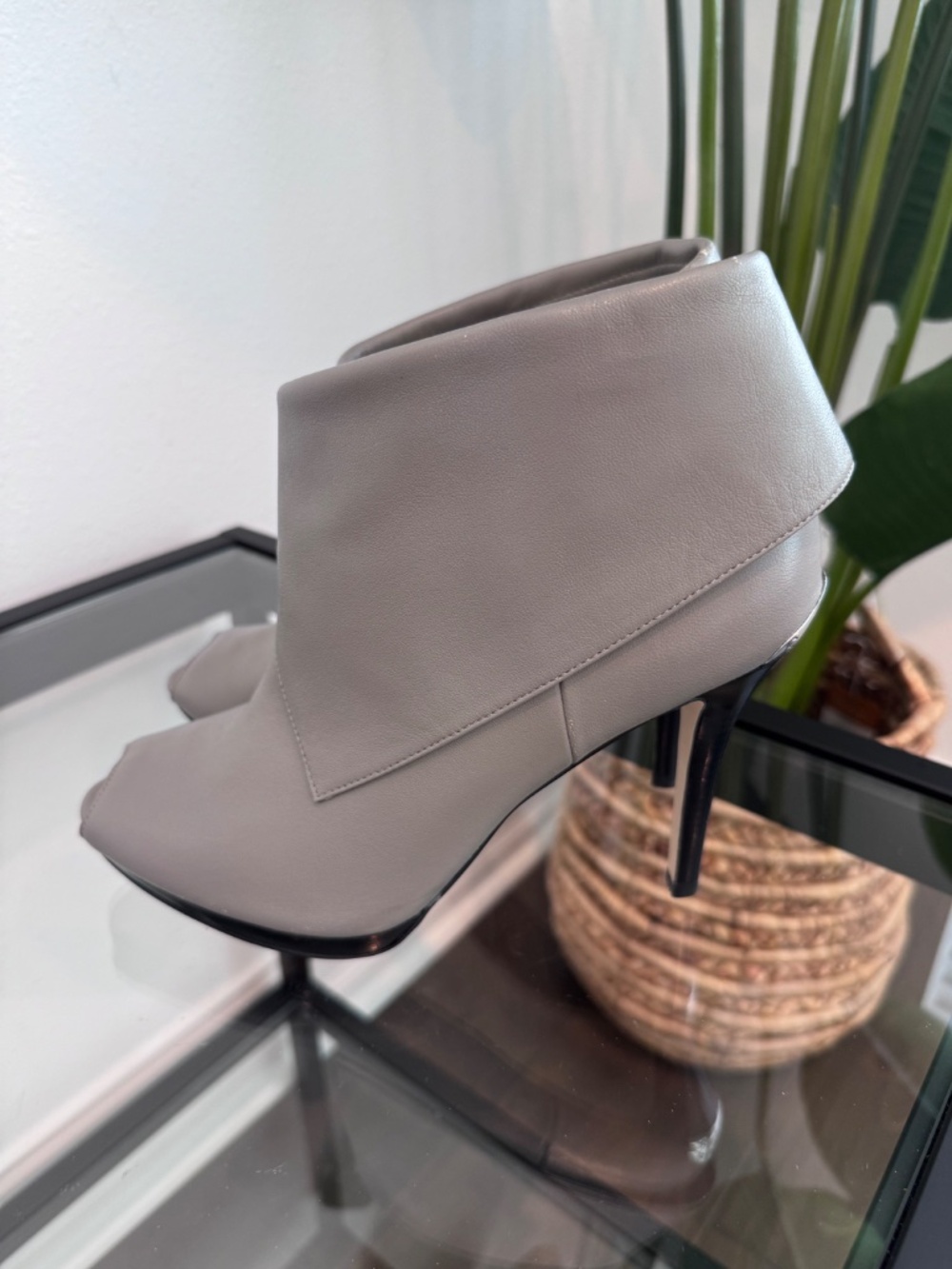 MICHAEL KORS Women’s Kendra Peep Toe Leather Heeled Ankle Booties Size 9.5 - Picture 6 of 16
